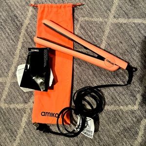 NWT AMIKA coral straightener